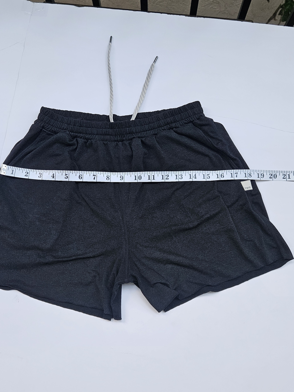 Vuori DreamKnit Boyfriend Shorts Black Heather Women's Size S Raw Hem VW3007 - Picture 8 of 11